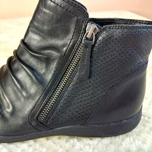 Rockport Daisy panel ankle booties black leather women's 9 1/2M Goth Hippie